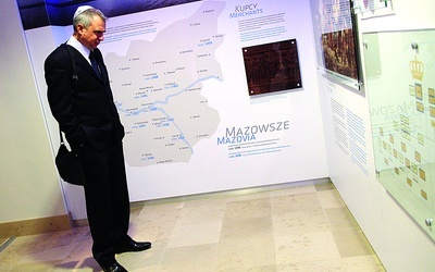 Muzeum z przejęciem zwiedzał Michael Levi, potomek hiszpańskich Żydów, który od kilku lat mieszka i pracuje w Płocku