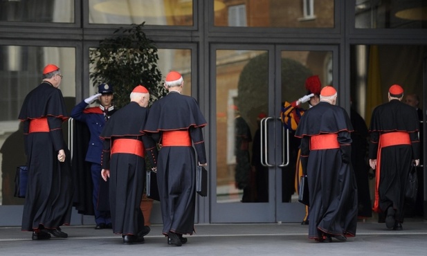 Kardynałowie piszą do Benedykta XVI
