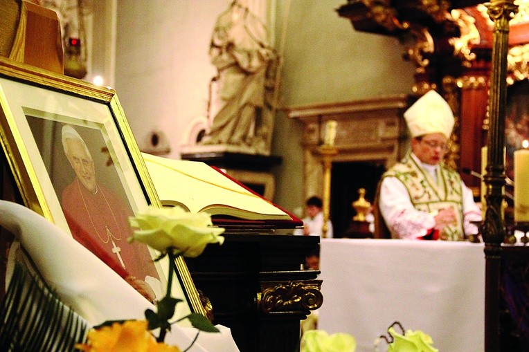  Uroczystej Eucharystii w kościele św. Anny przewodniczył bp Grzegorz Ryś