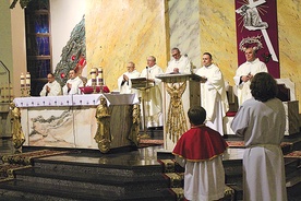  Ks. prałat Krzysztof Ryszka przewodniczył dziękczynieniu za pontyfikat Benedykta XVI w kościele NSPJ w Bielsku-Białej