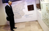 Muzeum z przejęciem zwiedzał Michael Levi