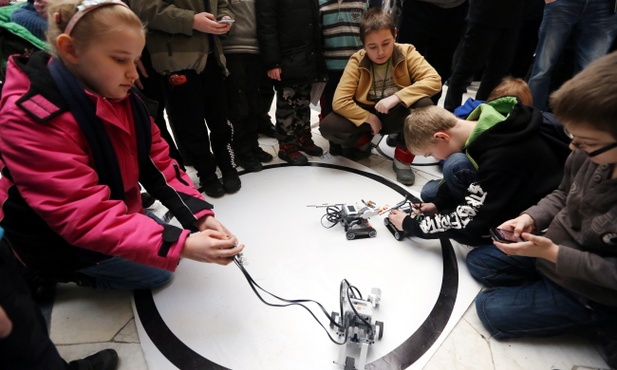 Zawody robotów na warszawskiej Politechnice