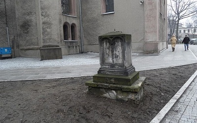 W Tarnowskich Górach zniszczono krzyż