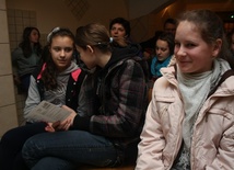 Uczniowie szkół gimnazjalnych i ponadgimnazjalnych spotkali się w weekend na rekolekcjach Szkolnych Kół Caritas