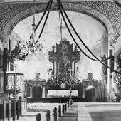  Wnętrze kościoła św. Jacka w Radoszowach pół wieku temu i obecnie – zdjęcia z wystawy