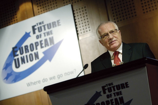 Prezydent Václav Klaus wielokrotnie krytykował brak demokaracji w Unii Europejskiej oraz próby ograniczania suwerenności państw członkowskich