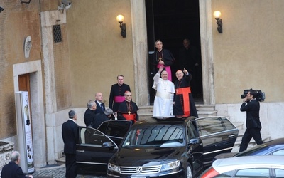 Pierwszy wyjazd papieża. Nie chciał limuzyny