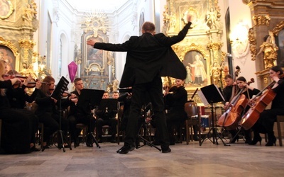 Młodzieżowa Orkiestra Symfoniczna "Sonus" zainaugurowała swoje występy w bazylice katedralnej w Łowiczu