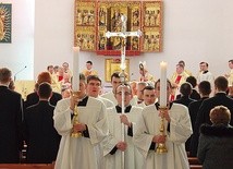 Najważniejszym momentem uroczystości patronalnych była Eucharystia, której przewodniczył abp Wojciech Ziemba