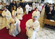 Bp Henryk Tomasik przewodniczył liturgii, w trakcie której dziękowano Bogu za wybór nowego papieża