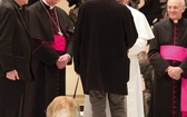 Alessandro Forlani,  niewidomy włoski dziennikarz, mógł podejść na krótką  rozmowę z papieżem ze swoim psem przewodnikiem