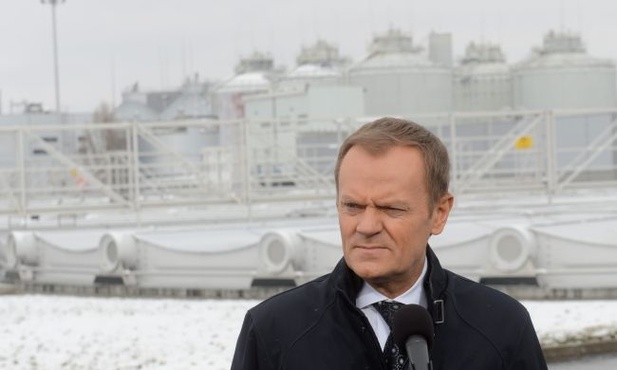 Tusk tłumaczy się z nagród po Euro 2012