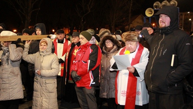 Szli za krzyżem