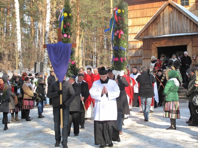 Msza św. i procesja w radomskim skansenie