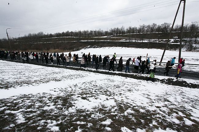 Zanieśli krzyż na górę popiołów