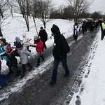 Zanieśli krzyż na górę popiołów