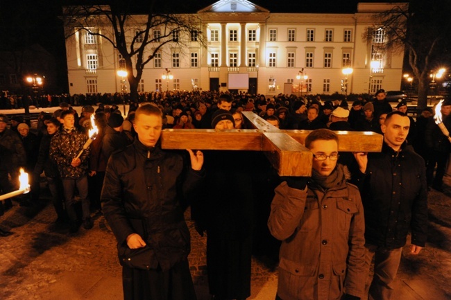 Droga Krzyżowa młodych w Radomiu