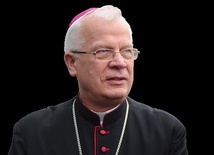 Abp Józef Michalik drugą kadencję pełni funkcję przewodniczącego Konferencji Episkopatu Polski, od 1993 r. jest metropolitą przemyskim, w latach 1986–1992 był biskupem zielonogórsko-gorzowskim. Ma 72 lata.