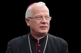 Abp Józef Michalik drugą kadencję pełni funkcję przewodniczącego Konferencji Episkopatu Polski, od 1993 r. jest metropolitą przemyskim, w latach 1986–1992 był biskupem zielonogórsko-gorzowskim. Ma 72 lata.