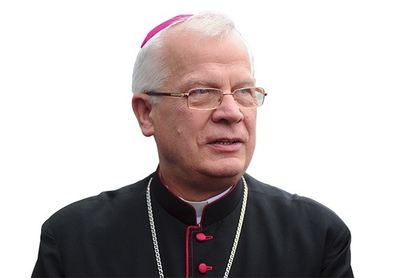 Abp Józef Michalik drugą kadencję pełni funkcję przewodniczącego Konferencji Episkopatu Polski, od 1993 r. jest metropolitą przemyskim, w latach 1986–1992 był biskupem zielonogórsko-gorzowskim. Ma 72 lata.