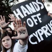 Ręce precz od Cypru – mieszkańcy wyspy protestują przeciwko narzuconemu przez UE podatkowi od depozytów bankowych