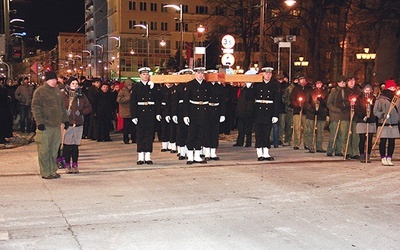  Pierwsi krzyż nieśli marynarze