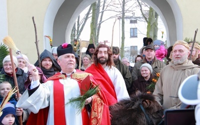 Jezus wjechał do Wejherowa przez Bramę Oliwską. To tu po powitaniach rozpoczęło się święcenie palm