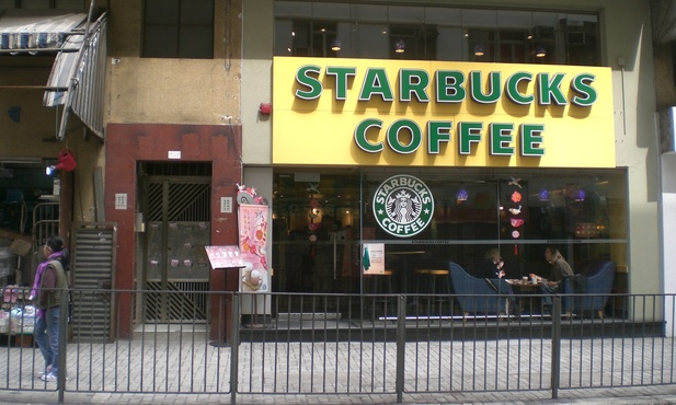 Starbucks: nie wycofujemy poparcia dla homomałżeństw