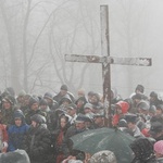 Droga Krzyżówa po śnieżnym szlaku