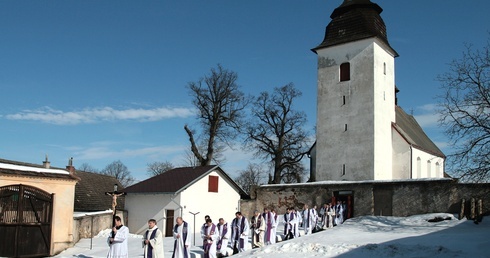 Sąsiedzi rehabilitują ks. Toufara 