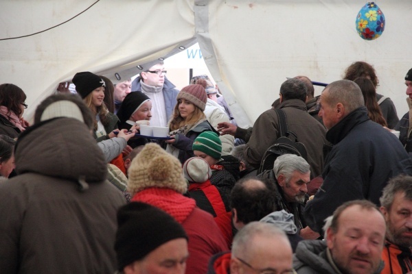 Śniadanie dla samotnych i ubogich