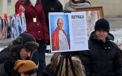 Młodzi na lubelskim deptaku przypominali przechodniom o Papieżu Polaku