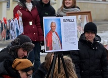 Młodzi na lubelskim deptaku przypominali przechodniom o Papieżu Polaku