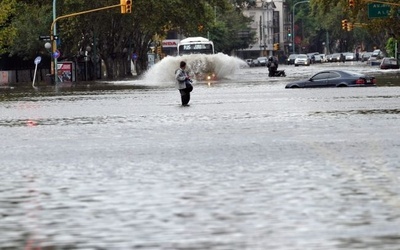 Co najmniej 25 ofiar powodzi w mieście La Plata