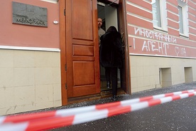 Na siedzibie „Memoriału” w Moskwie tzw. nieznani sprawcy napisali już, że to siedziba zagranicznych agentów 