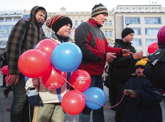 W marszu wzięło udział wiele rodzin z dziećmi. Przyjechały z całych Czech 