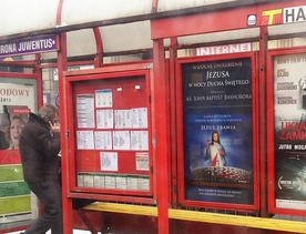 Jezus na Stadionie, plakaty na mieście