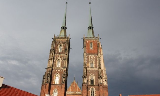 B. Piasecka-Johnson pochowana we Wrocławiu?