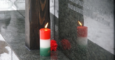 Węgrzy upamiętnieni w lesie murckowskim