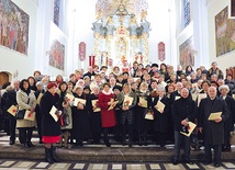 Wyróżnieni w tym roku darczyńcy  i wolontariusze Caritas diecezjalnej