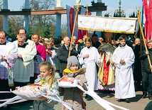   Uroczystościom przewodniczył bp Stefan Regmunt, a Mszę św. koncelebrowali również bp Paweł Socha i ks. prał. Sylwester Zawadzki 