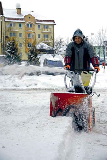 Przyroda niecierpliwie wsłuchuje się w powolne kroki nadchodzącej wiosny. Jednak ona poradzi sobie z kwietniowym śniegiem lepiej niż ludzie