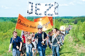  Od początku do końca pielgrzymkę organizuje kilkunastoletnia młodzież, co zasługuje na uznanie 