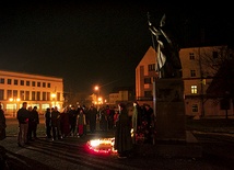  Prawie połowę modlących się stanowiła młodzież, która przyszła sama, bez towarzystwa rodziców czy dziadków 