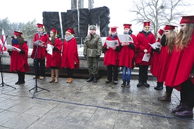 Na rocznicowe uroczystości program artystyczny przygotowali uczniowie z I LO  im. Mikołaja Kopernika