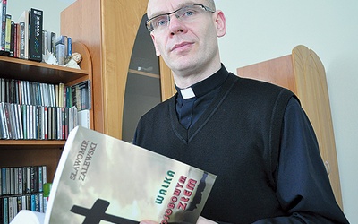 – Tę książkę adresuję do księży, zwłaszcza egzorcystów, oraz do grup modlitwy wstawienniczej, które wspierają egzorcystów  – mówi ks. Sławomir Zalewski