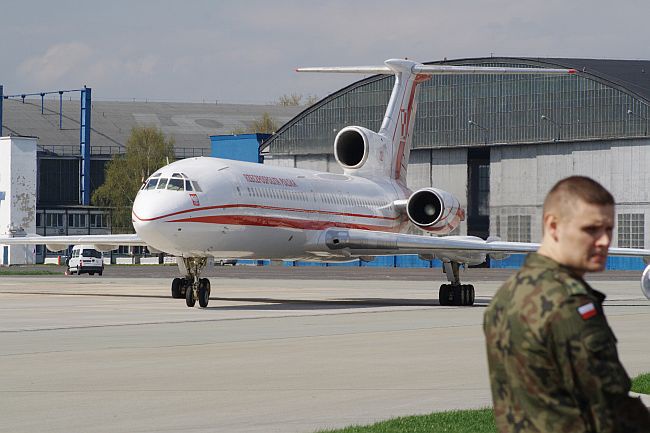 TU-154, numer boczny 101