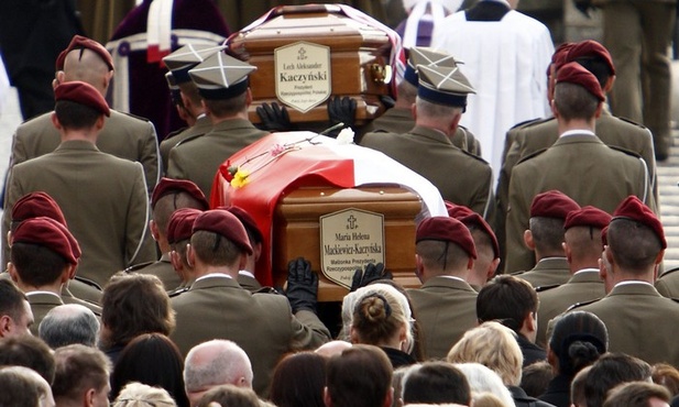 Co trzeci Polak twierdzi: to był zamach