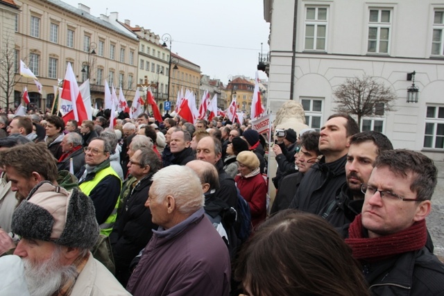 Obchody smoleńskie na Krakowskim Przedmieściu