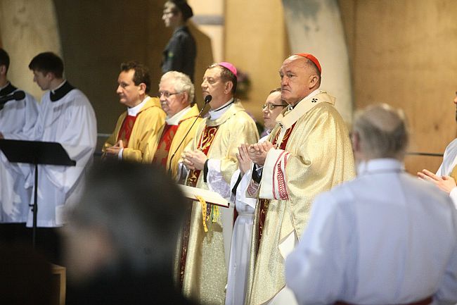 Msza św. za ofiary katastrofy. Świątynia Opatrzności Bożej